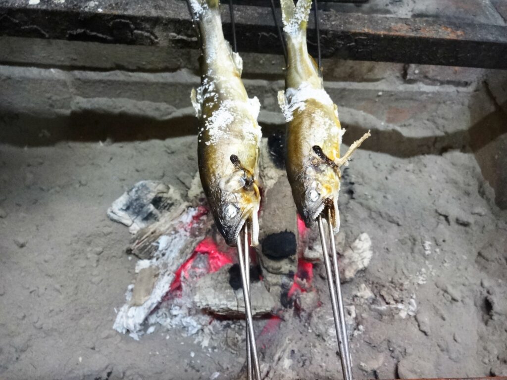 岐阜県の名物「鮎の塩焼き」