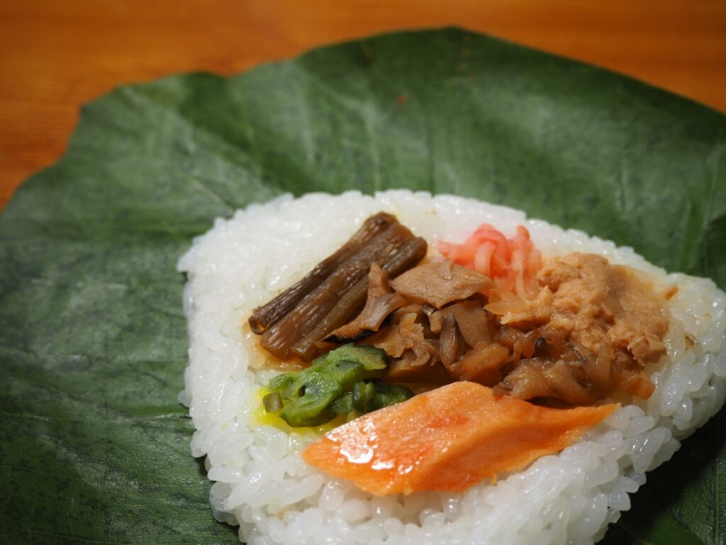 飛騨の伝統的なお寿司「朴葉ずし」