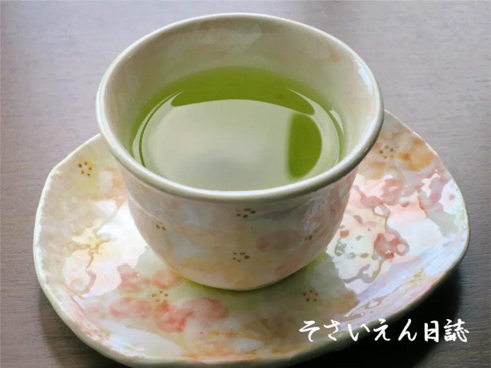 春の器で草木を楽しむ