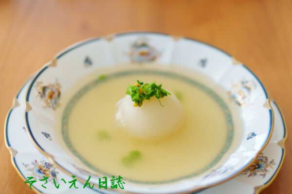 新玉ねぎの丸ごとスープ