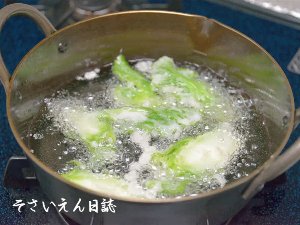 タラの芽を揚げる