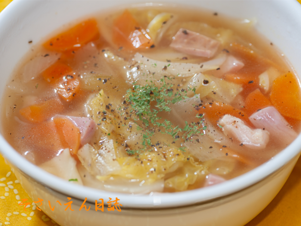 色とりどりのコンソメスープ