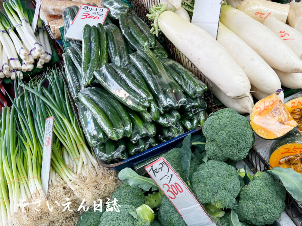 八百屋の店先