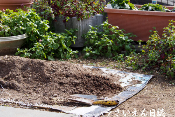 土づくり春 庭仕事